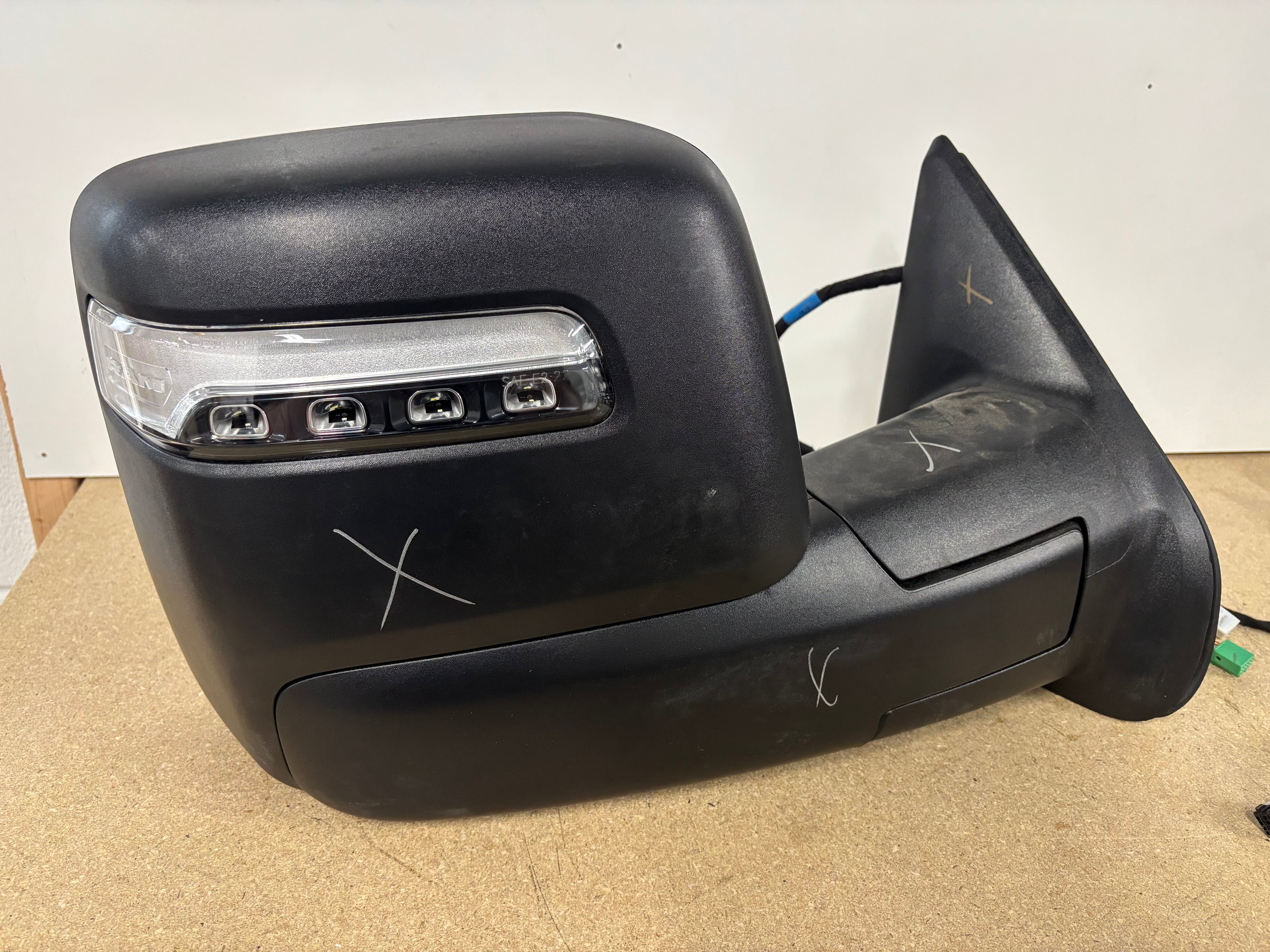 2023-2024 Ram 2500 Right Passenger Side Signal Towing Door Mirror